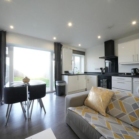Hatton Apartments Heathrow Airport- Free Parking-Free Underground To And From Heathrow Airport Hatton Cross See Picture-See London Fast Hatton Cross To Central London 30Min Dış mekan fotoğraf