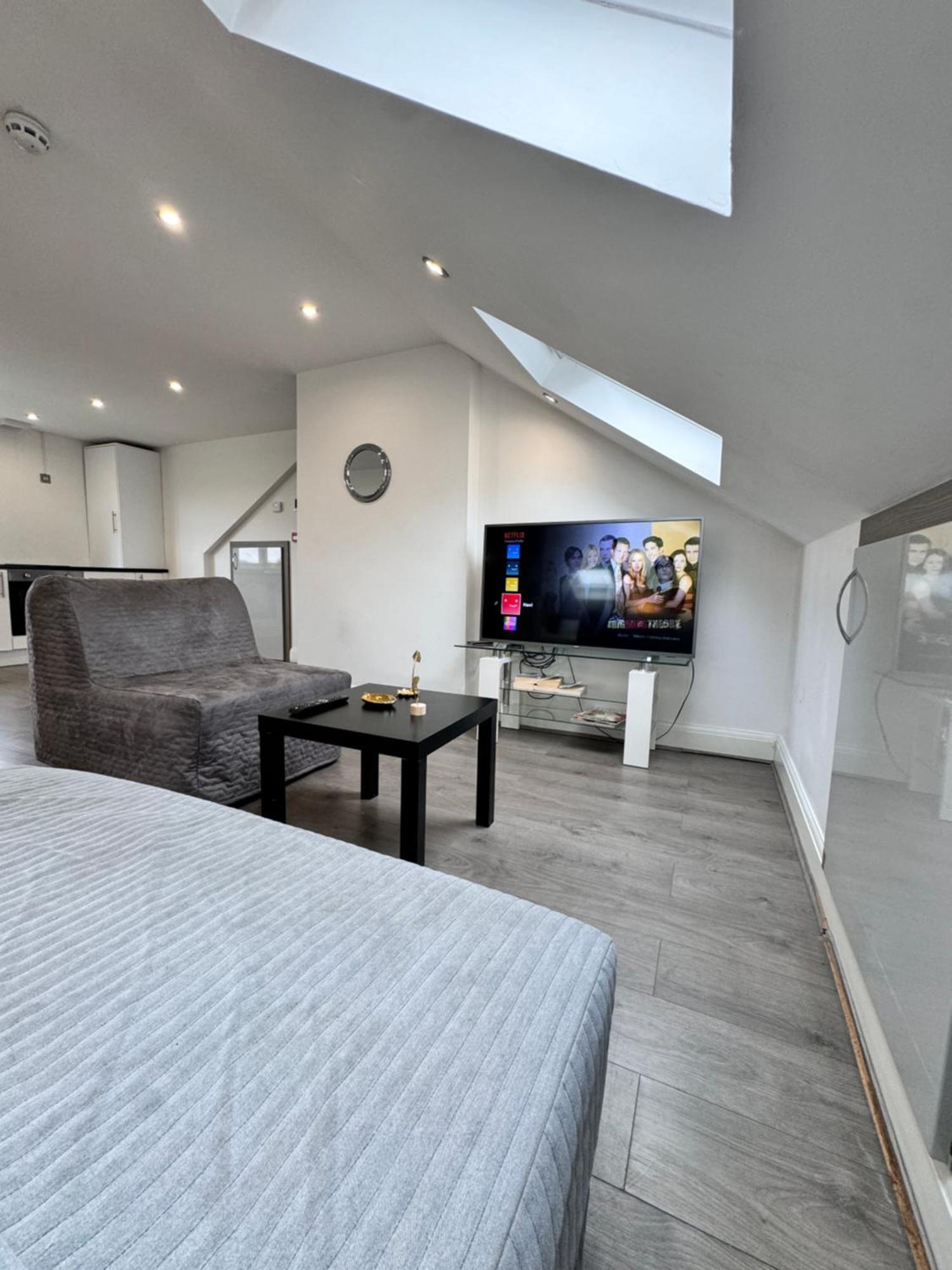 Hatton Apartments Heathrow Airport- Free Parking-Free Underground To And From Heathrow Airport Hatton Cross See Picture-See London Fast Hatton Cross To Central London 30Min Dış mekan fotoğraf