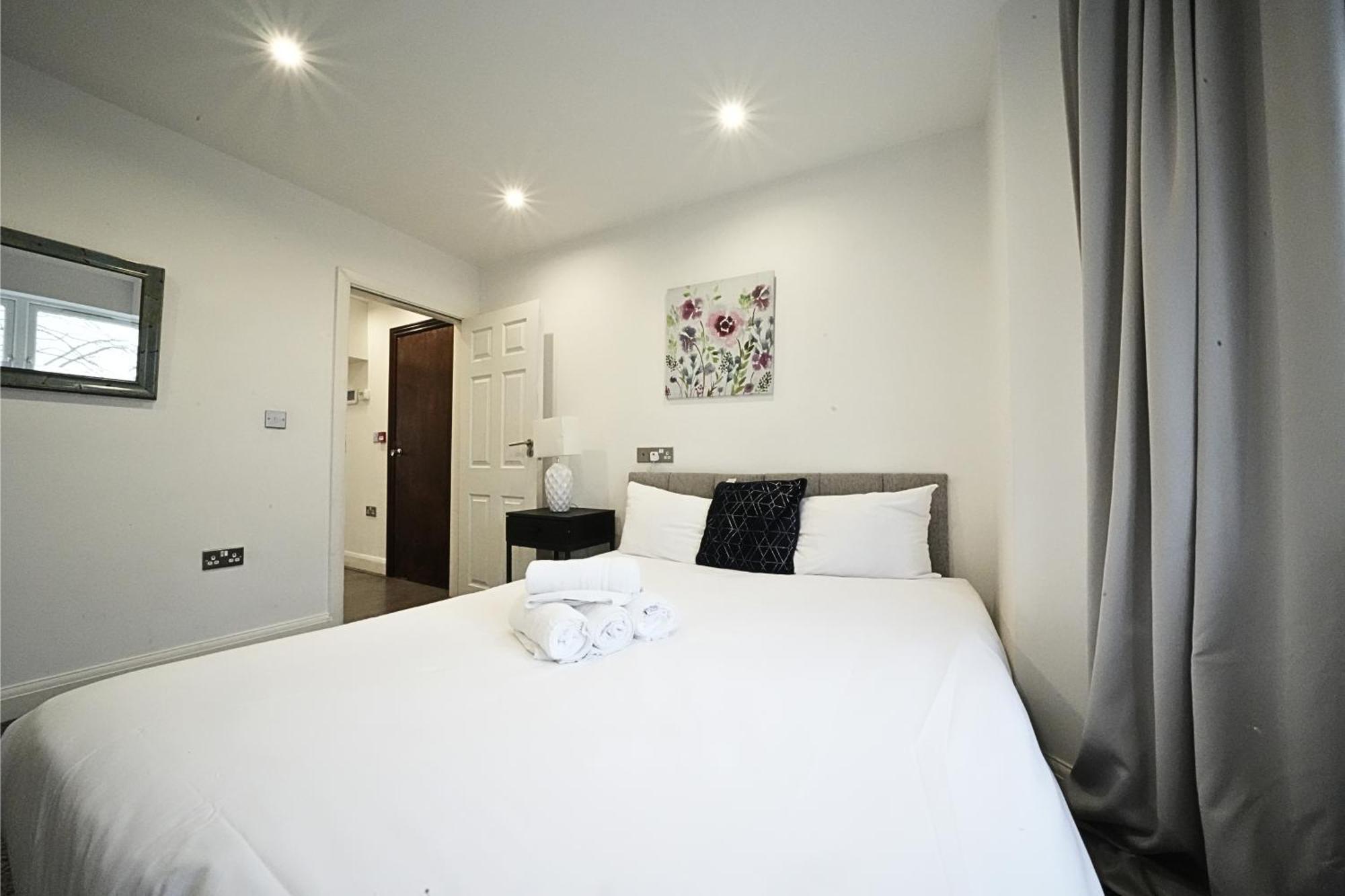 Hatton Apartments Heathrow Airport- Free Parking-Free Underground To And From Heathrow Airport Hatton Cross See Picture-See London Fast Hatton Cross To Central London 30Min Dış mekan fotoğraf