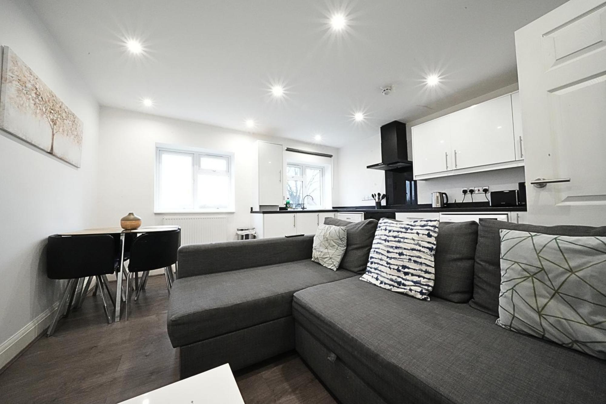 Hatton Apartments Heathrow Airport- Free Parking-Free Underground To And From Heathrow Airport Hatton Cross See Picture-See London Fast Hatton Cross To Central London 30Min Dış mekan fotoğraf