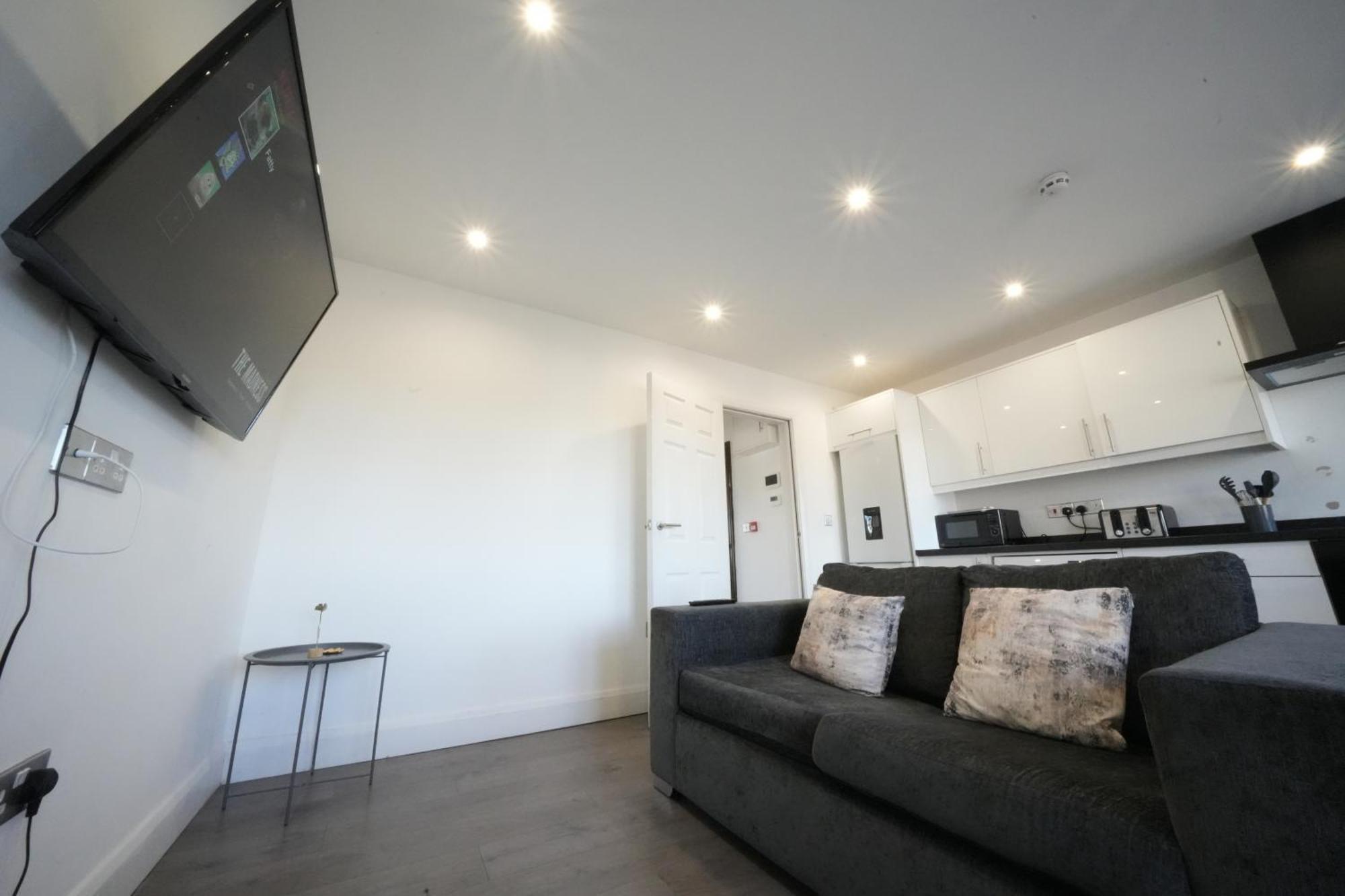 Hatton Apartments Heathrow Airport- Free Parking-Free Underground To And From Heathrow Airport Hatton Cross See Picture-See London Fast Hatton Cross To Central London 30Min Dış mekan fotoğraf