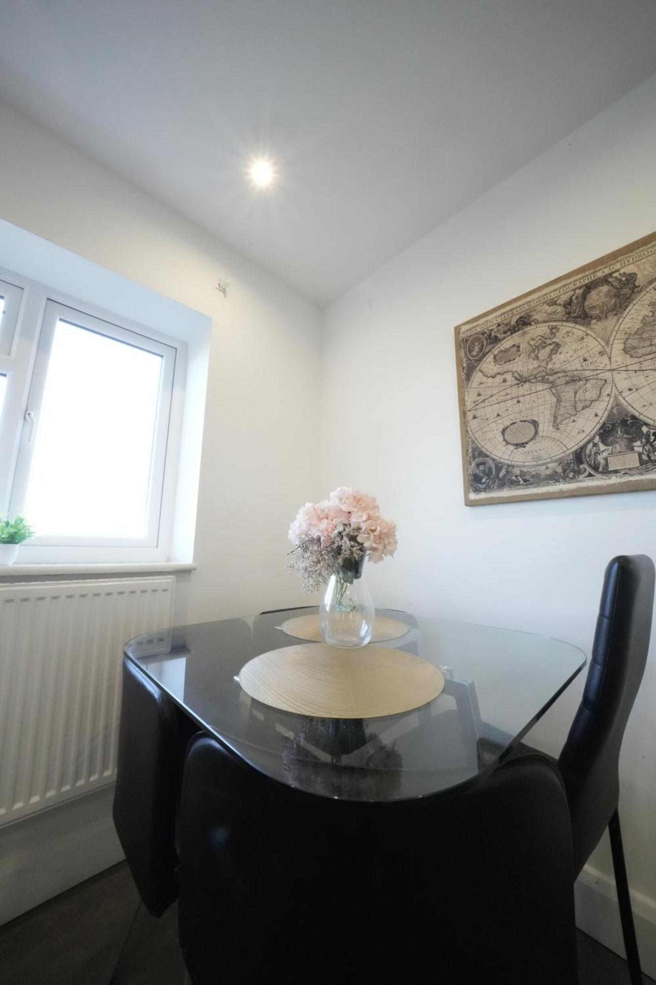 Hatton Apartments Heathrow Airport- Free Parking-Free Underground To And From Heathrow Airport Hatton Cross See Picture-See London Fast Hatton Cross To Central London 30Min Dış mekan fotoğraf