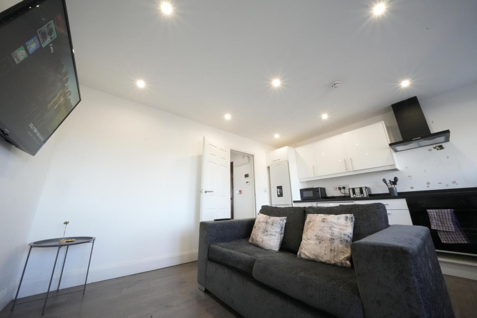 Hatton Apartments Heathrow Airport- Free Parking-Free Underground To And From Heathrow Airport Hatton Cross See Picture-See London Fast Hatton Cross To Central London 30Min Dış mekan fotoğraf