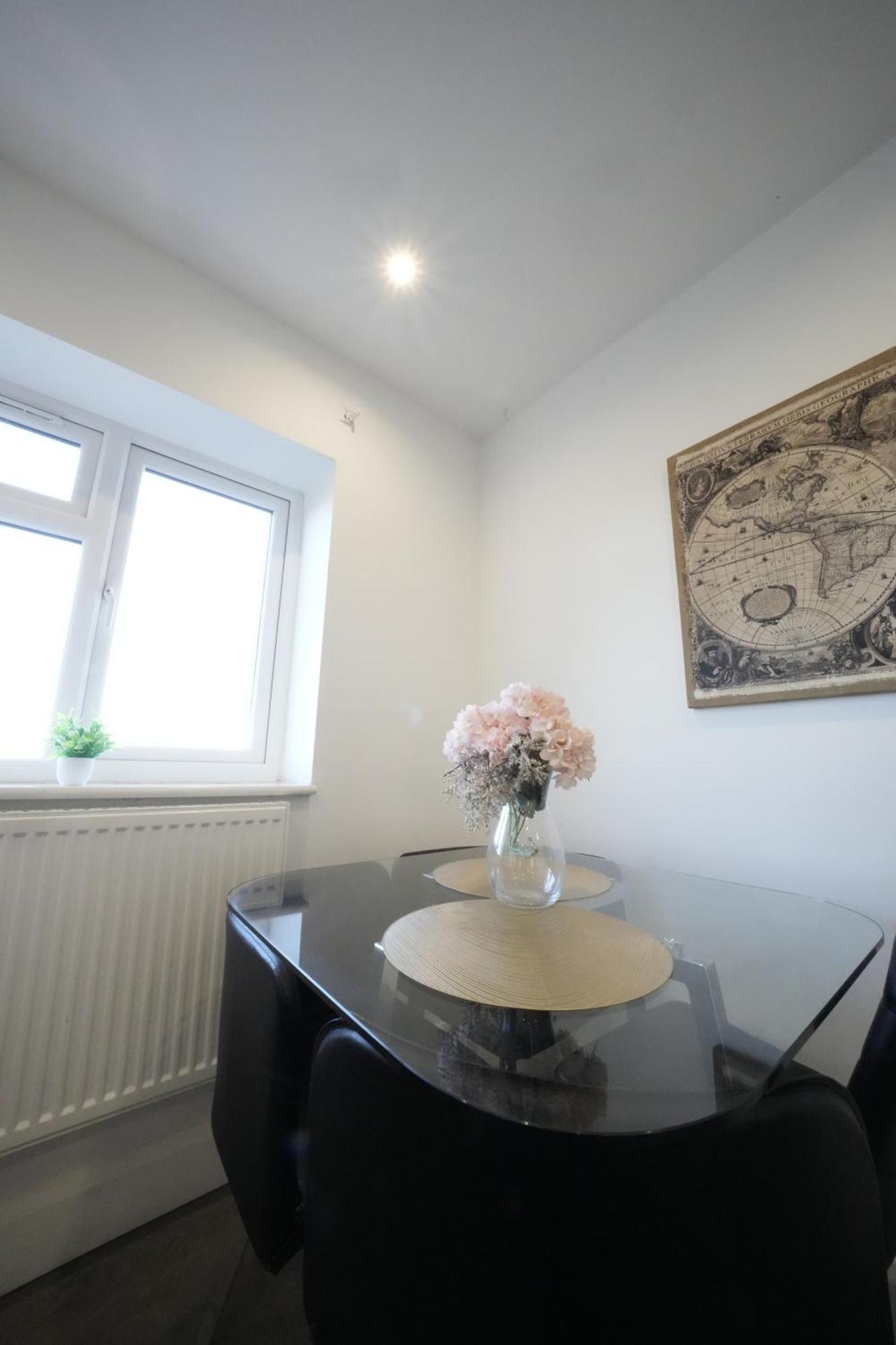 Hatton Apartments Heathrow Airport- Free Parking-Free Underground To And From Heathrow Airport Hatton Cross See Picture-See London Fast Hatton Cross To Central London 30Min Dış mekan fotoğraf