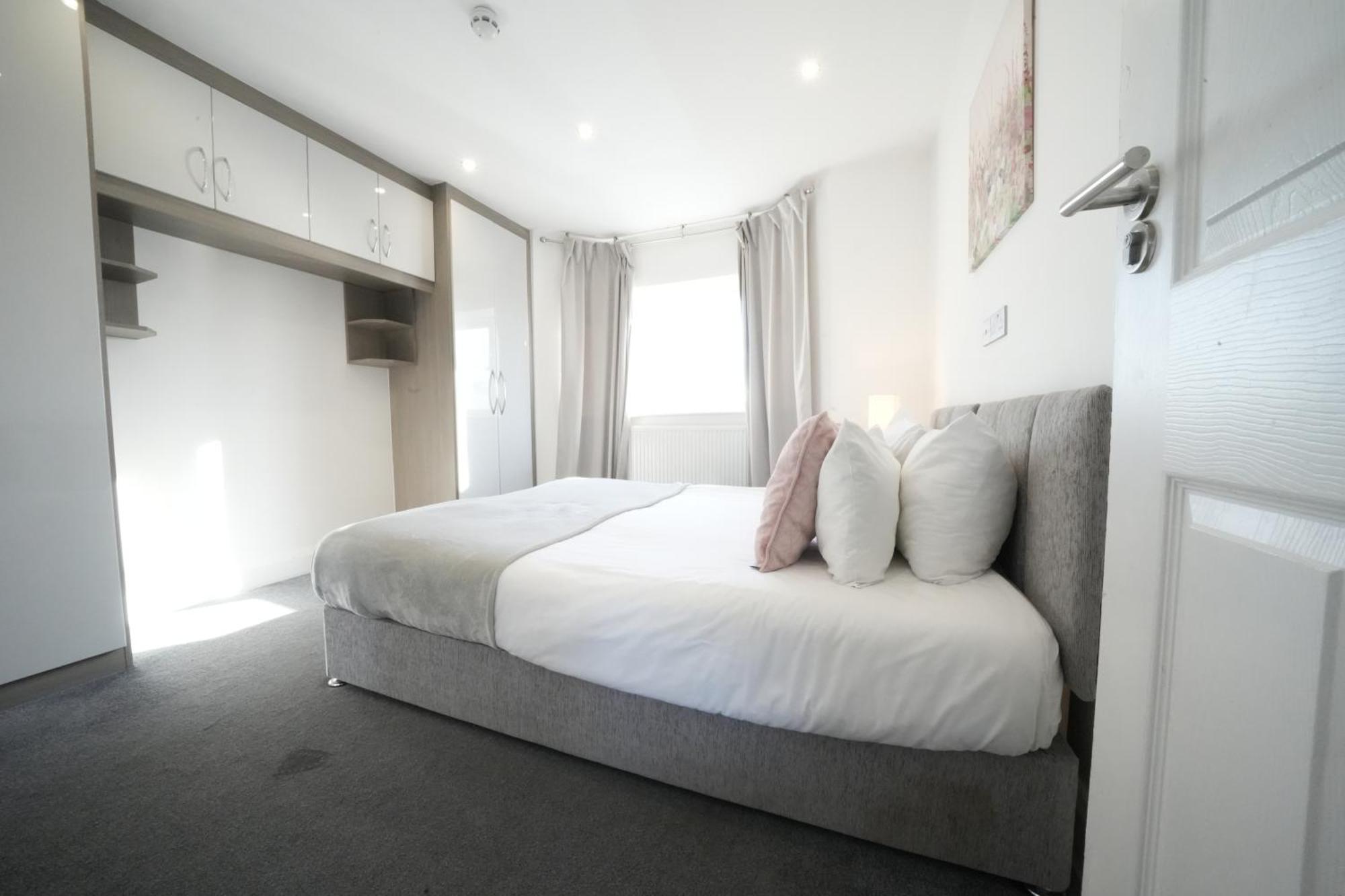 Hatton Apartments Heathrow Airport- Free Parking-Free Underground To And From Heathrow Airport Hatton Cross See Picture-See London Fast Hatton Cross To Central London 30Min Dış mekan fotoğraf
