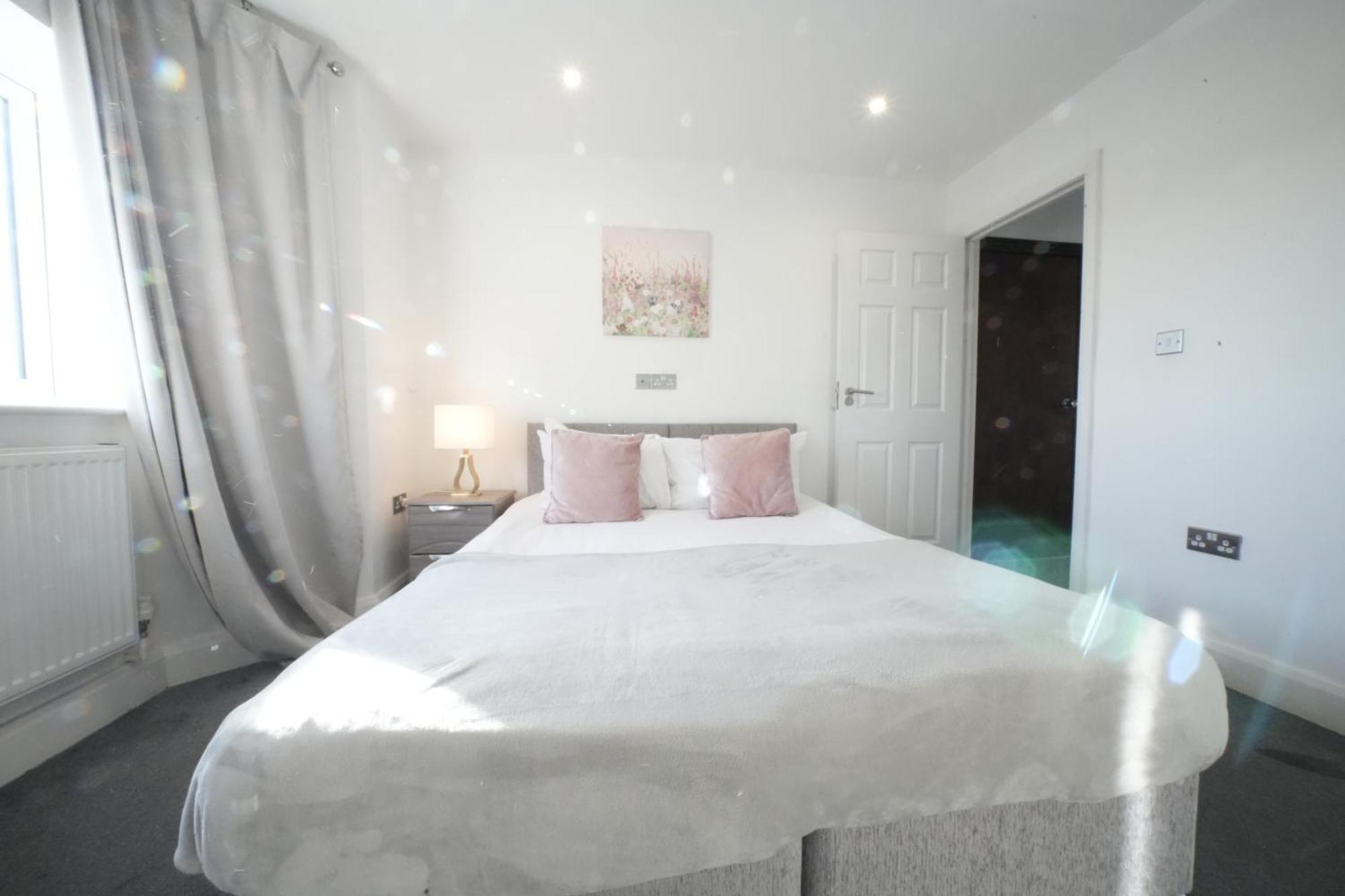 Hatton Apartments Heathrow Airport- Free Parking-Free Underground To And From Heathrow Airport Hatton Cross See Picture-See London Fast Hatton Cross To Central London 30Min Dış mekan fotoğraf