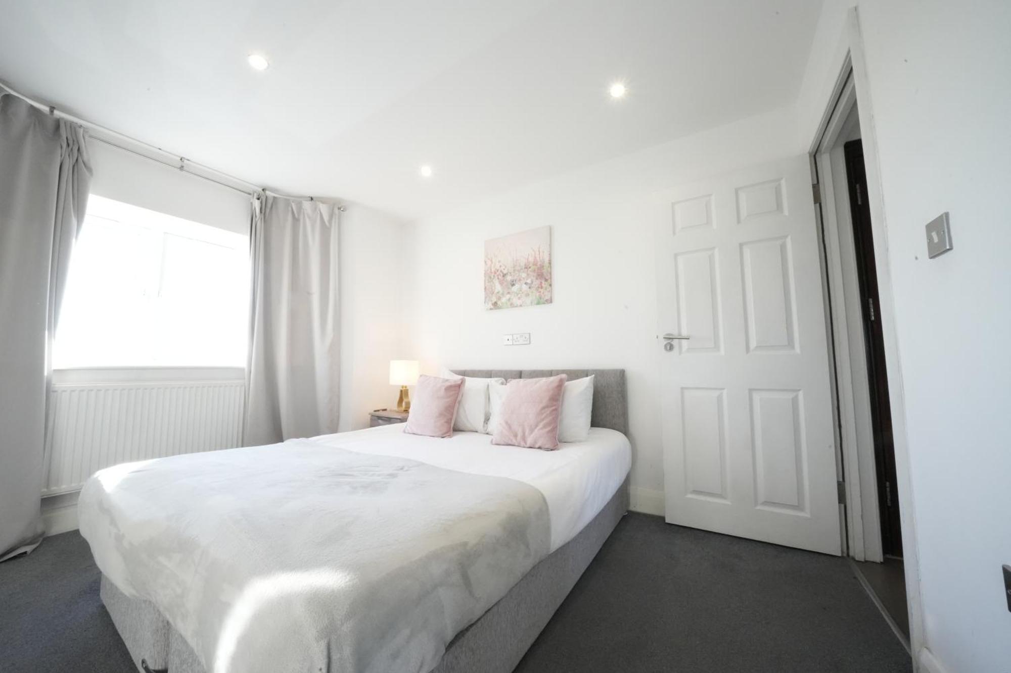 Hatton Apartments Heathrow Airport- Free Parking-Free Underground To And From Heathrow Airport Hatton Cross See Picture-See London Fast Hatton Cross To Central London 30Min Dış mekan fotoğraf