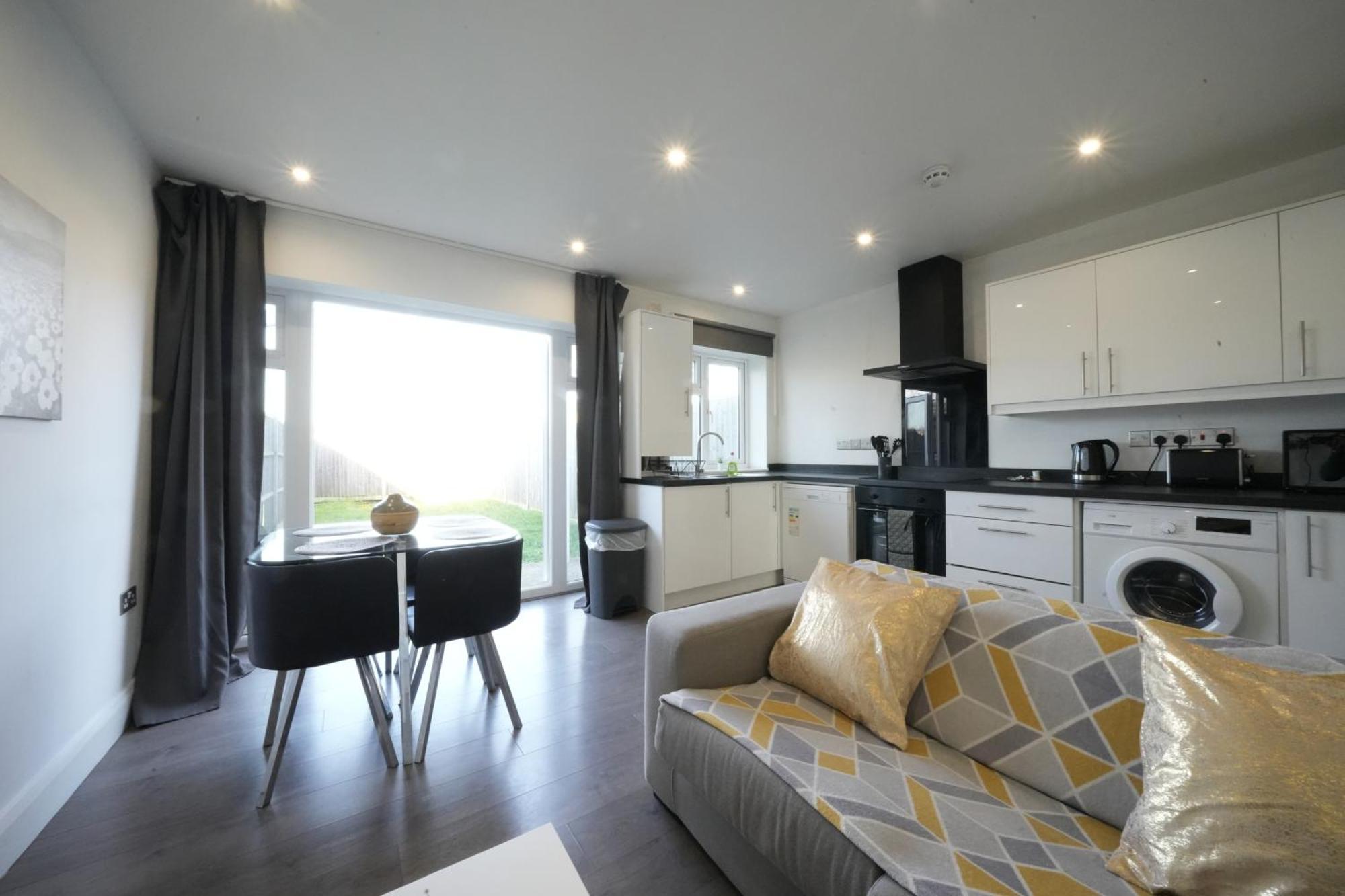 Hatton Apartments Heathrow Airport- Free Parking-Free Underground To And From Heathrow Airport Hatton Cross See Picture-See London Fast Hatton Cross To Central London 30Min Dış mekan fotoğraf