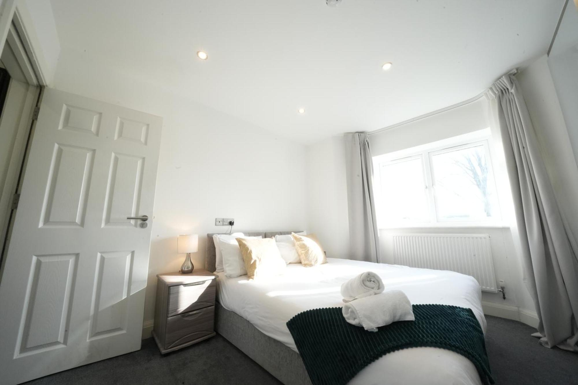 Hatton Apartments Heathrow Airport- Free Parking-Free Underground To And From Heathrow Airport Hatton Cross See Picture-See London Fast Hatton Cross To Central London 30Min Dış mekan fotoğraf