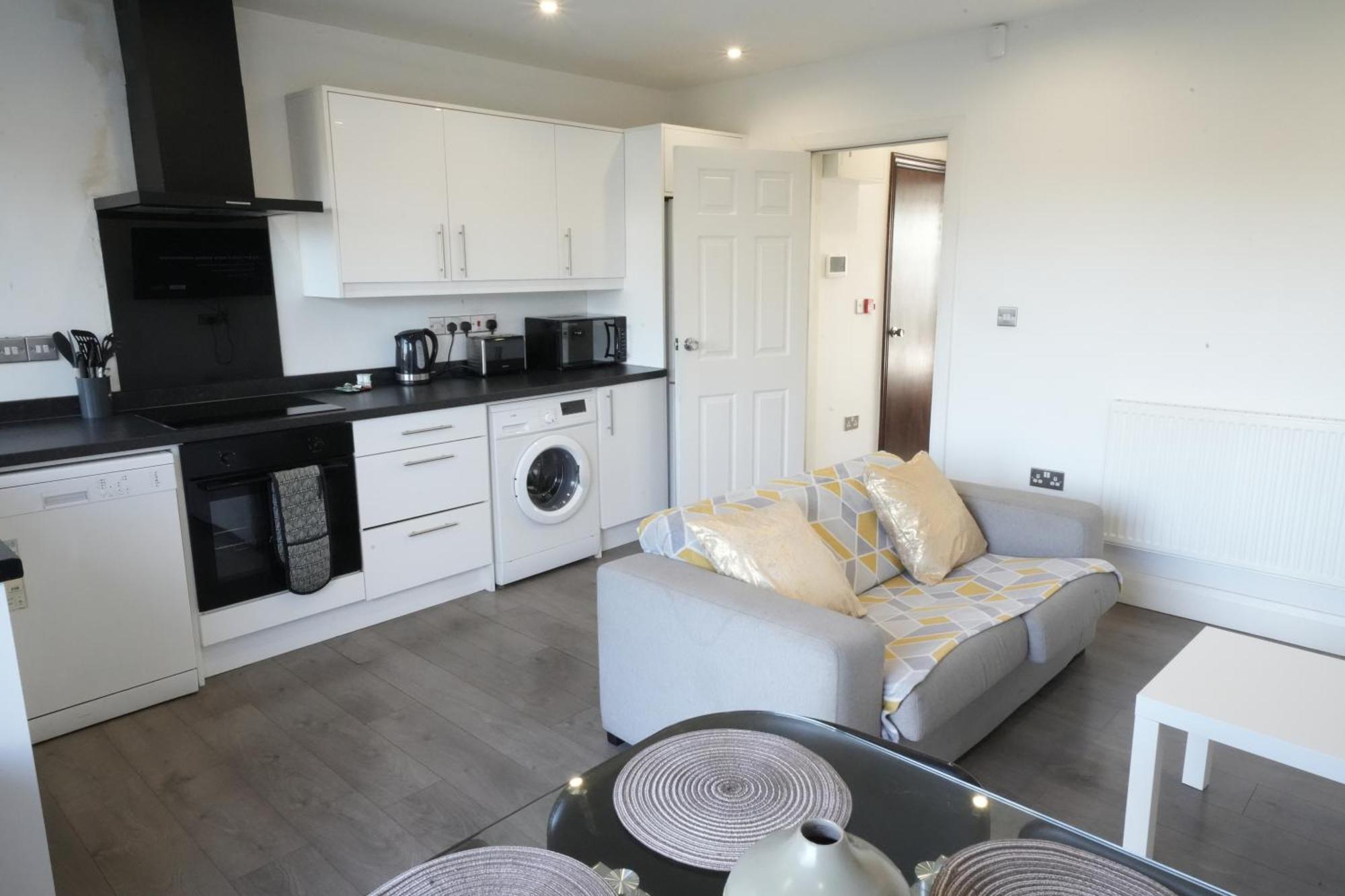 Hatton Apartments Heathrow Airport- Free Parking-Free Underground To And From Heathrow Airport Hatton Cross See Picture-See London Fast Hatton Cross To Central London 30Min Dış mekan fotoğraf