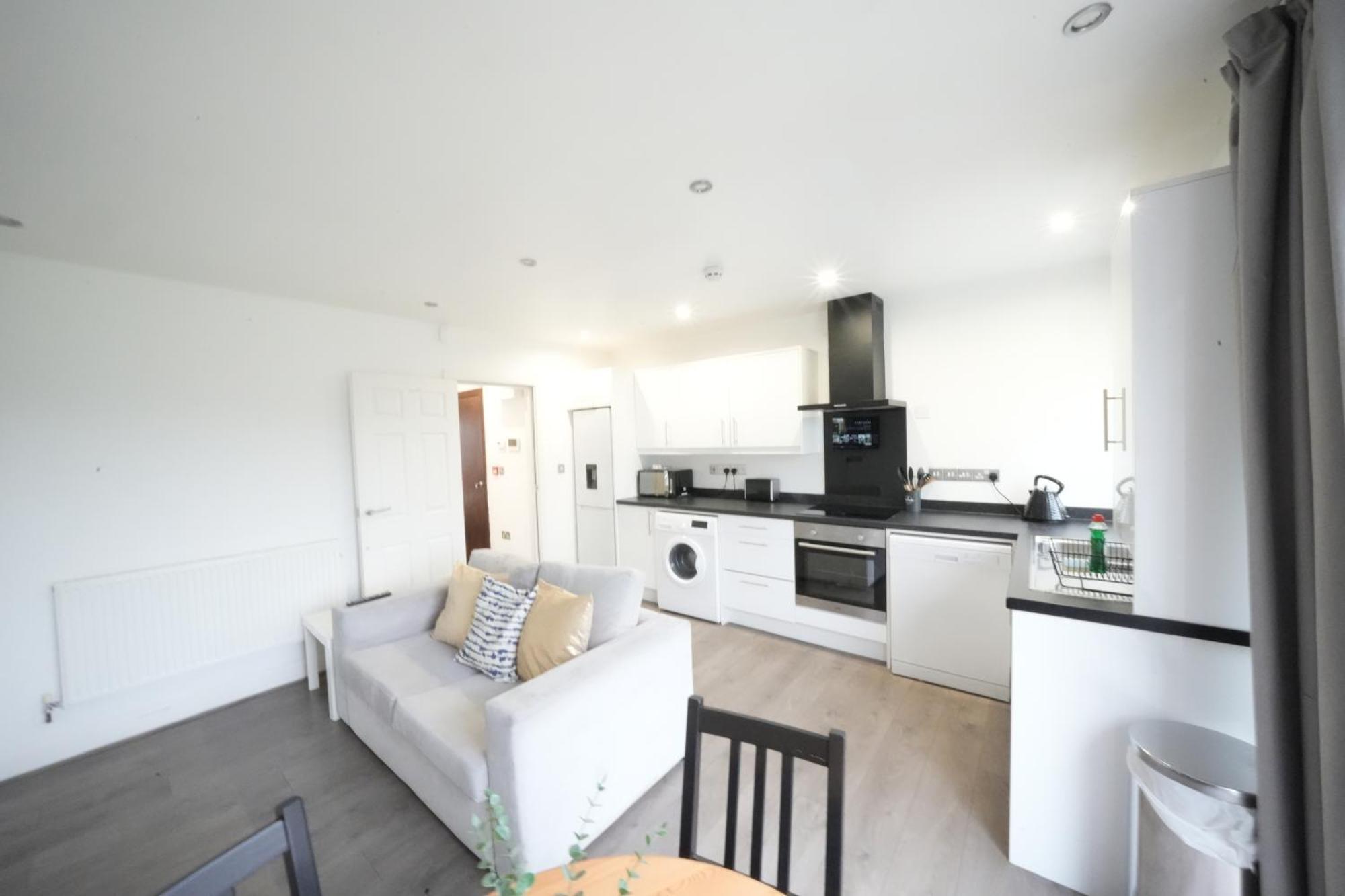 Hatton Apartments Heathrow Airport- Free Parking-Free Underground To And From Heathrow Airport Hatton Cross See Picture-See London Fast Hatton Cross To Central London 30Min Dış mekan fotoğraf
