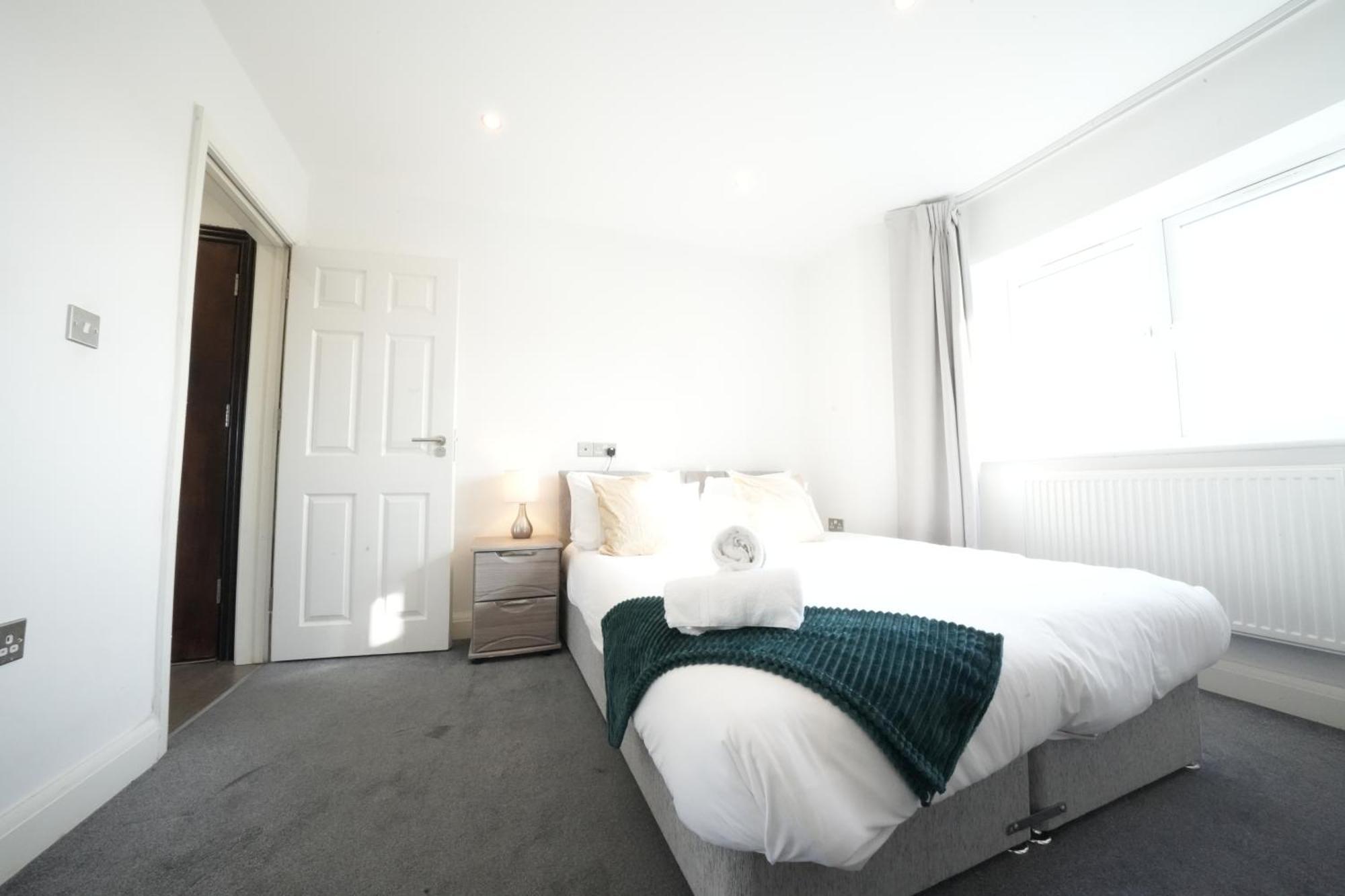 Hatton Apartments Heathrow Airport- Free Parking-Free Underground To And From Heathrow Airport Hatton Cross See Picture-See London Fast Hatton Cross To Central London 30Min Dış mekan fotoğraf