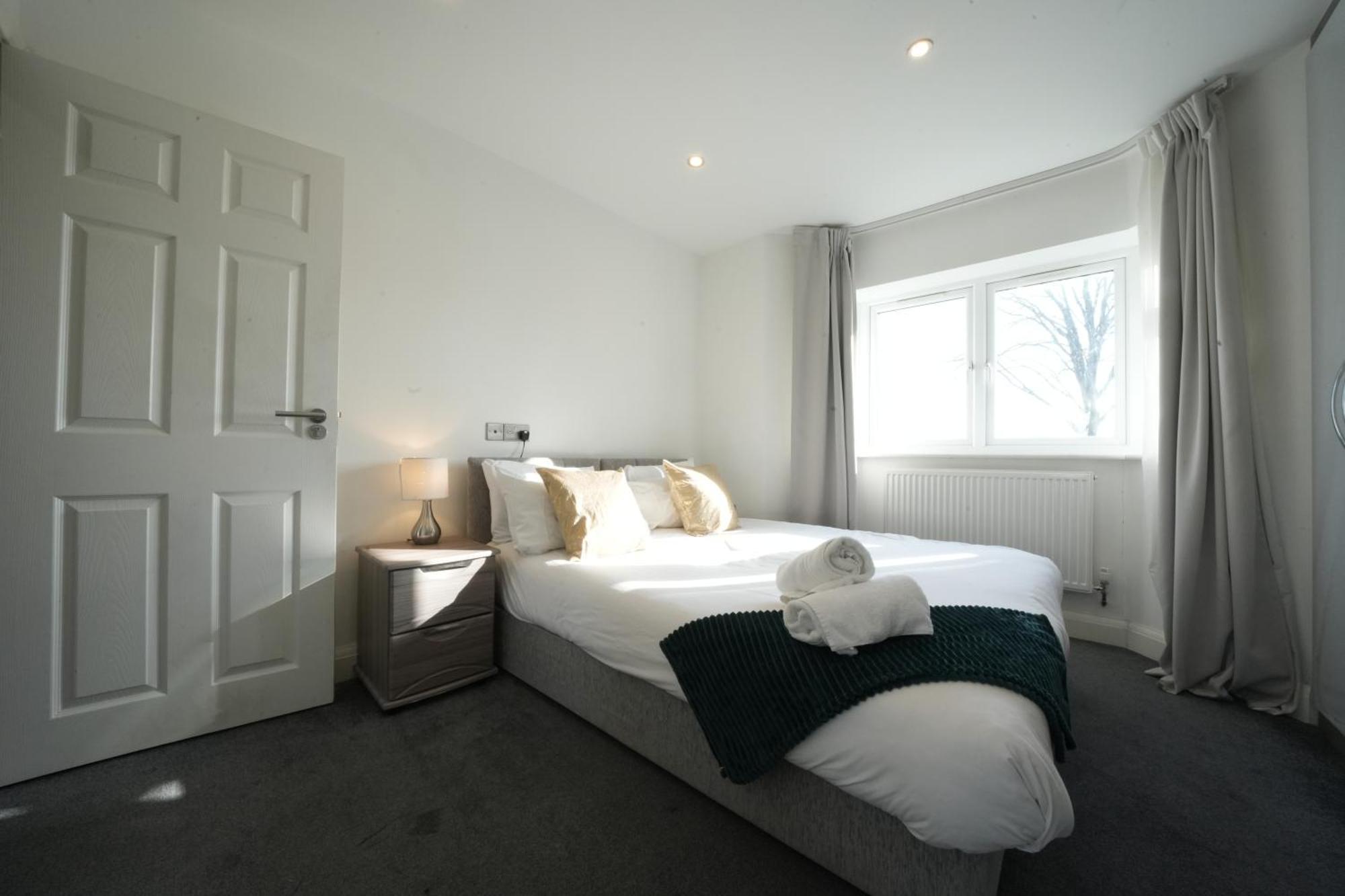 Hatton Apartments Heathrow Airport- Free Parking-Free Underground To And From Heathrow Airport Hatton Cross See Picture-See London Fast Hatton Cross To Central London 30Min Dış mekan fotoğraf
