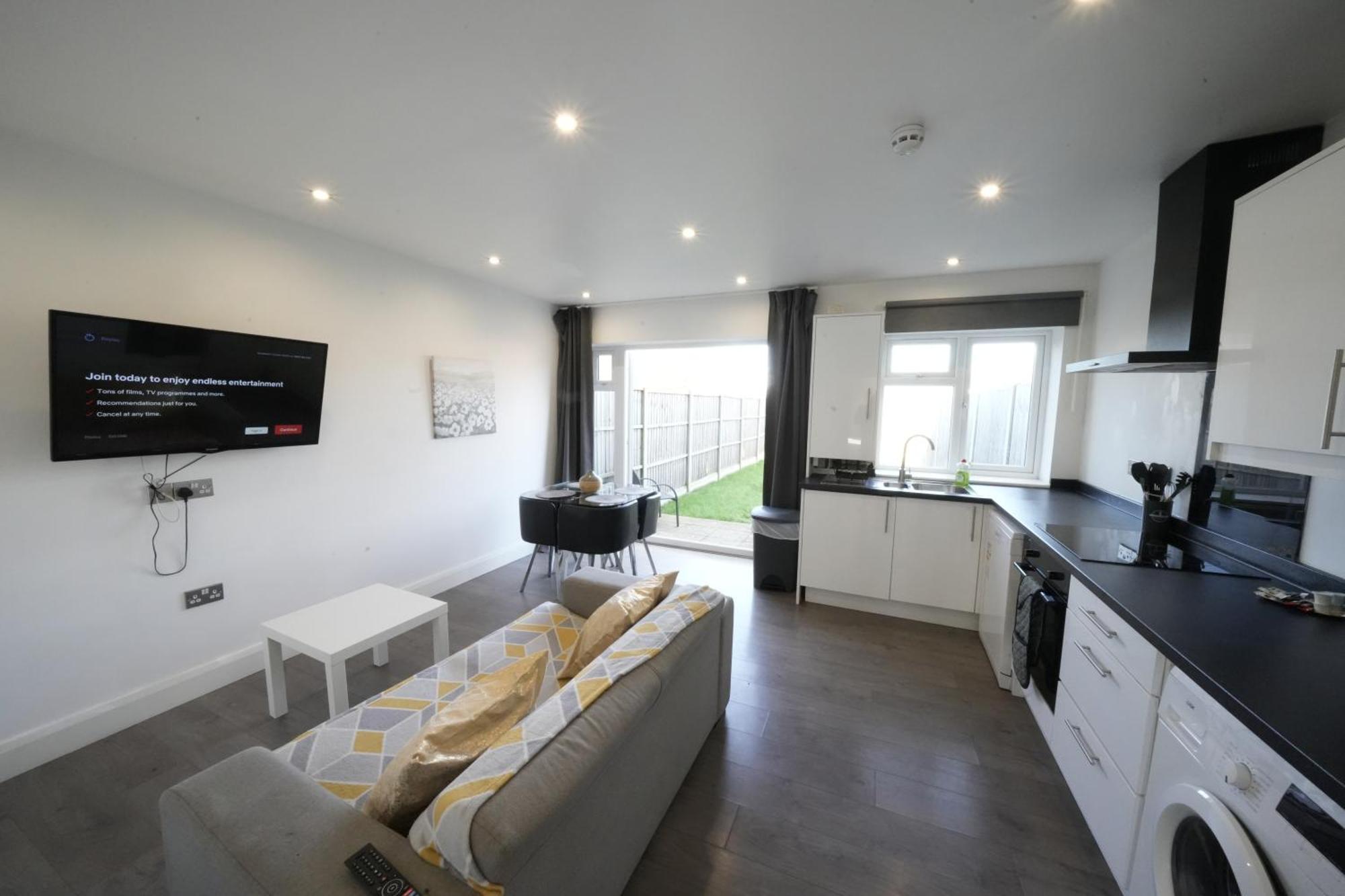 Hatton Apartments Heathrow Airport- Free Parking-Free Underground To And From Heathrow Airport Hatton Cross See Picture-See London Fast Hatton Cross To Central London 30Min Dış mekan fotoğraf