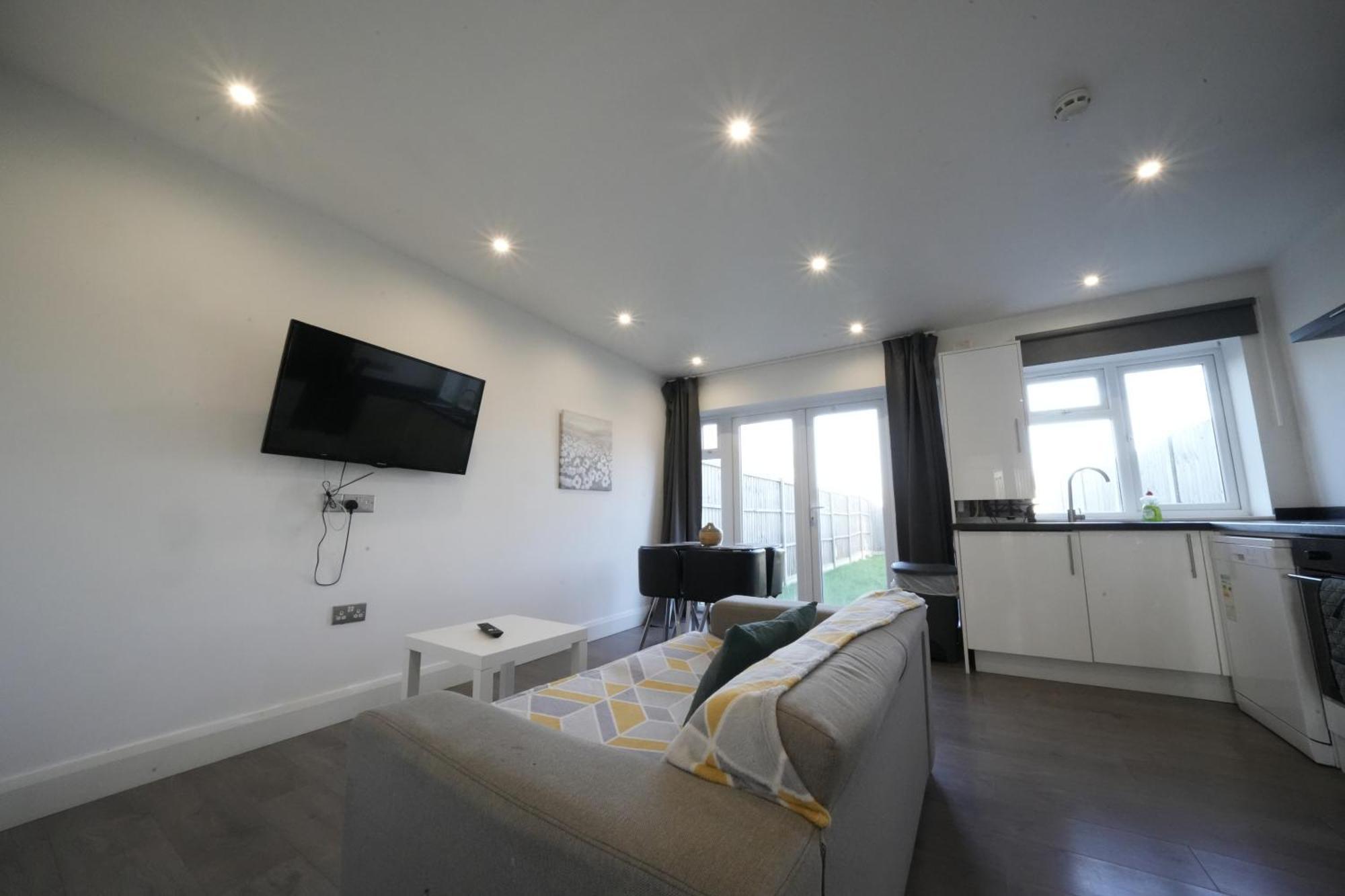 Hatton Apartments Heathrow Airport- Free Parking-Free Underground To And From Heathrow Airport Hatton Cross See Picture-See London Fast Hatton Cross To Central London 30Min Dış mekan fotoğraf