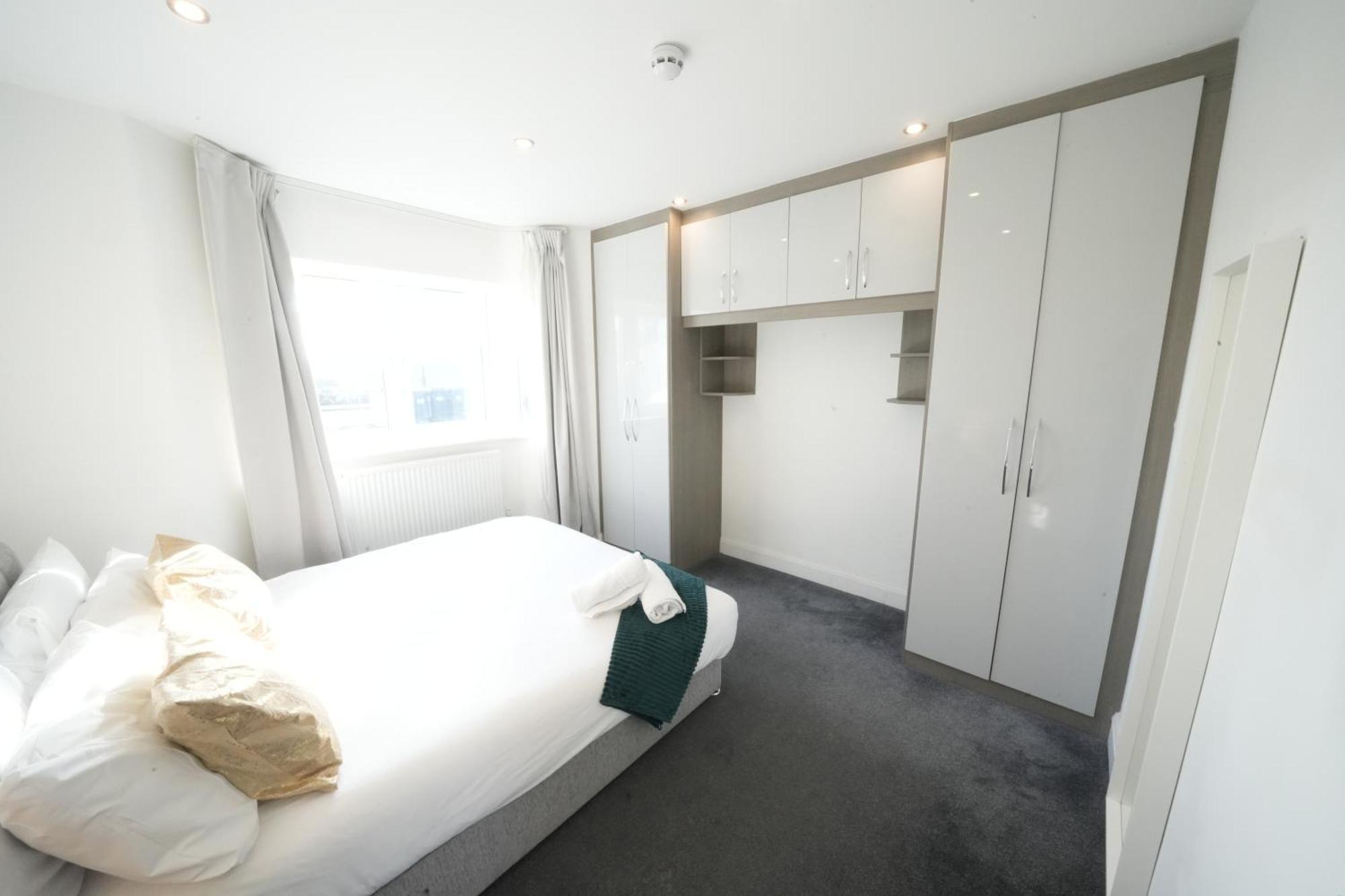 Hatton Apartments Heathrow Airport- Free Parking-Free Underground To And From Heathrow Airport Hatton Cross See Picture-See London Fast Hatton Cross To Central London 30Min Dış mekan fotoğraf