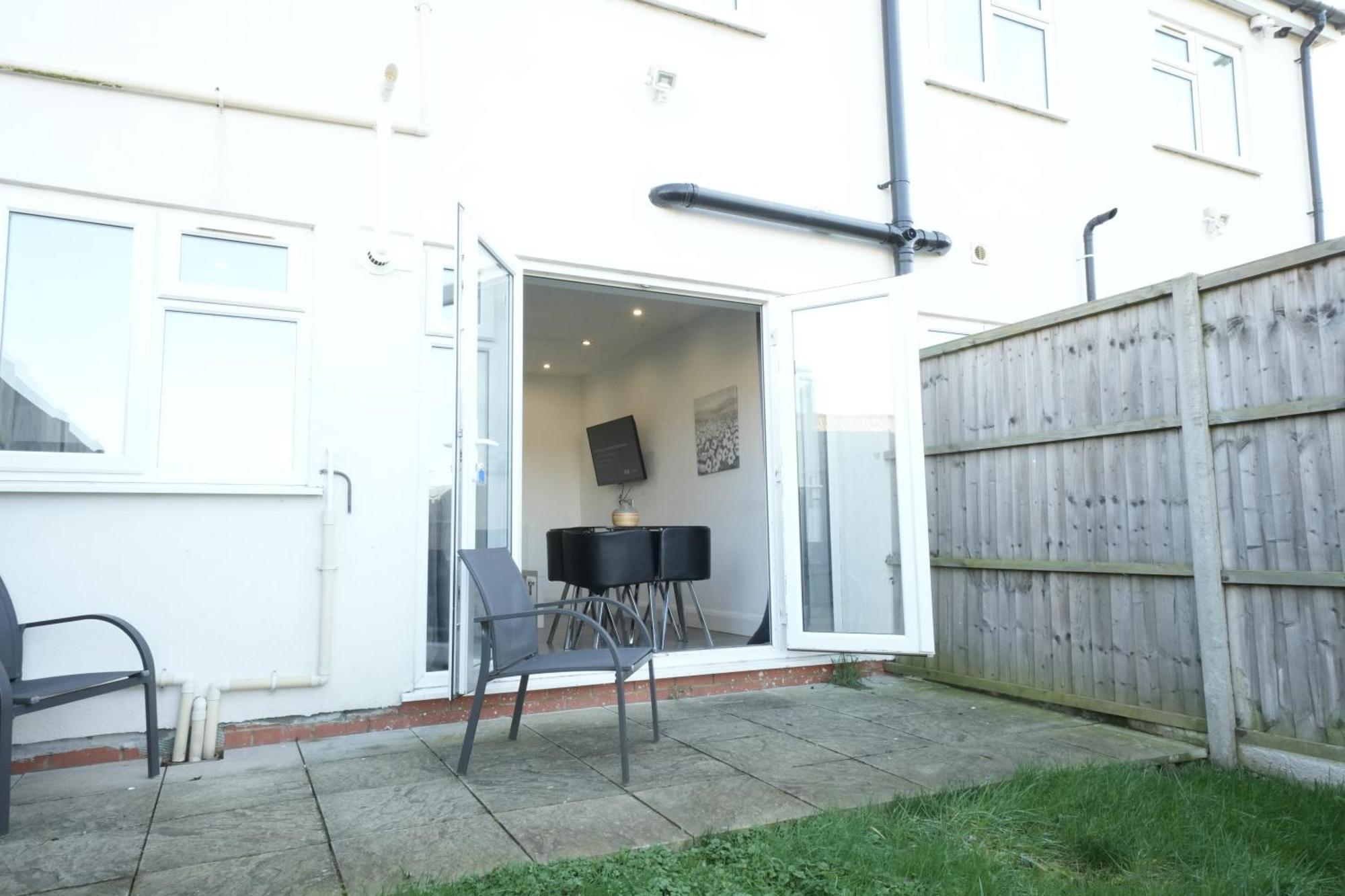 Hatton Apartments Heathrow Airport- Free Parking-Free Underground To And From Heathrow Airport Hatton Cross See Picture-See London Fast Hatton Cross To Central London 30Min Dış mekan fotoğraf
