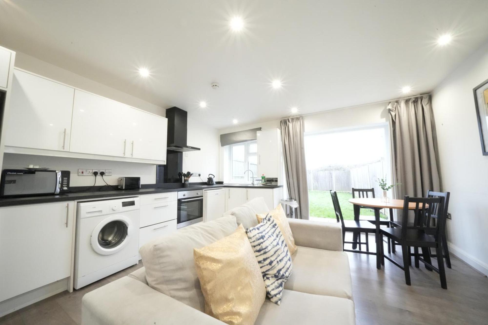 Hatton Apartments Heathrow Airport- Free Parking-Free Underground To And From Heathrow Airport Hatton Cross See Picture-See London Fast Hatton Cross To Central London 30Min Dış mekan fotoğraf