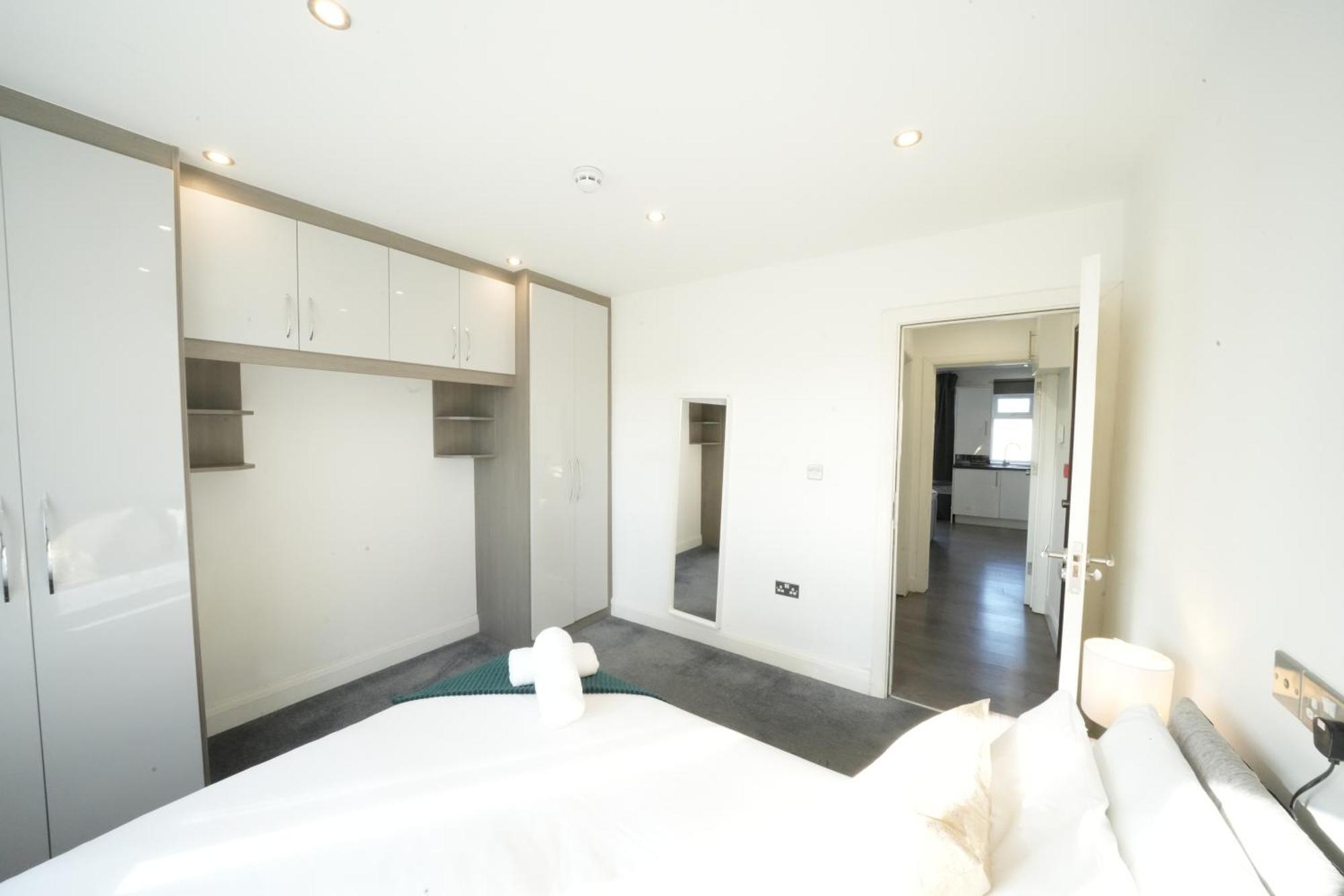 Hatton Apartments Heathrow Airport- Free Parking-Free Underground To And From Heathrow Airport Hatton Cross See Picture-See London Fast Hatton Cross To Central London 30Min Dış mekan fotoğraf