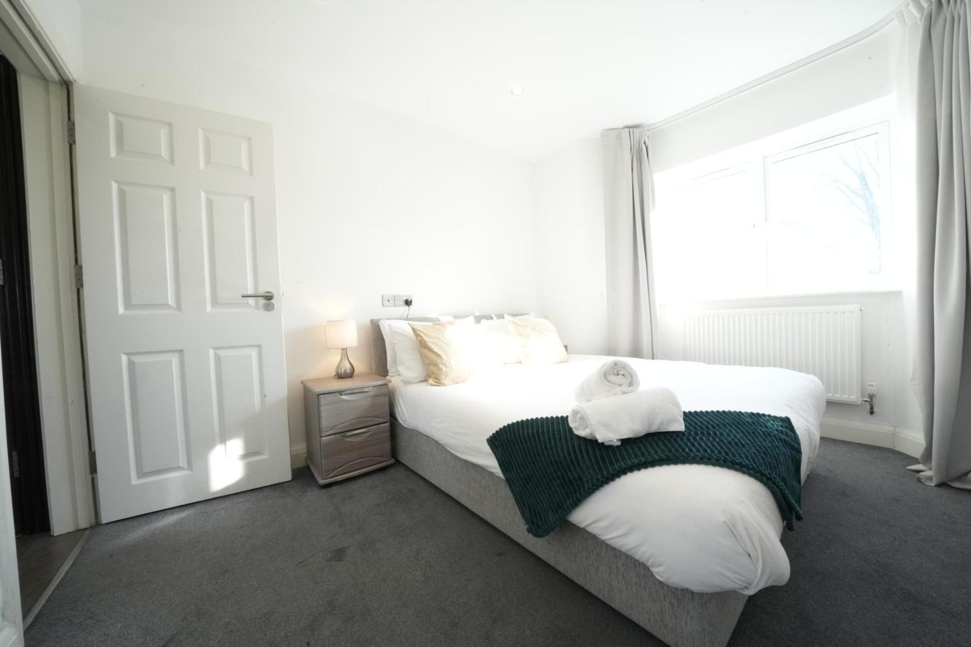 Hatton Apartments Heathrow Airport- Free Parking-Free Underground To And From Heathrow Airport Hatton Cross See Picture-See London Fast Hatton Cross To Central London 30Min Dış mekan fotoğraf