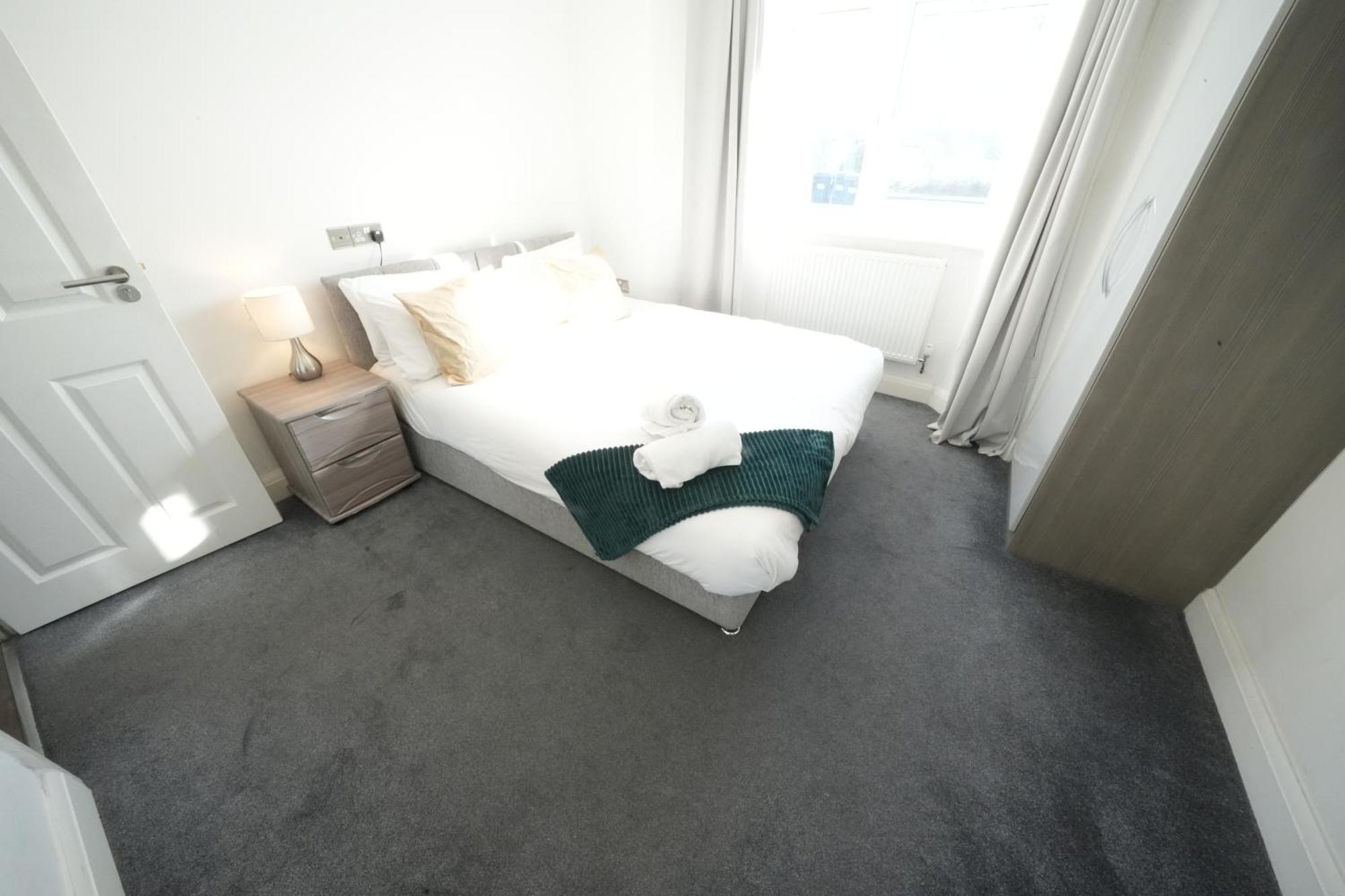 Hatton Apartments Heathrow Airport- Free Parking-Free Underground To And From Heathrow Airport Hatton Cross See Picture-See London Fast Hatton Cross To Central London 30Min Dış mekan fotoğraf