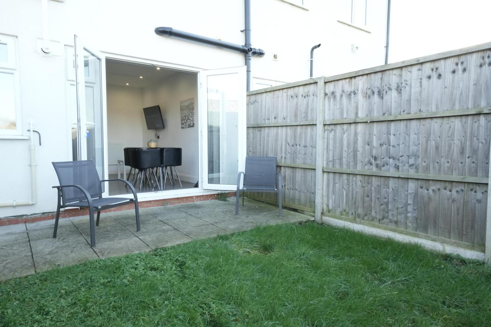 Hatton Apartments Heathrow Airport- Free Parking-Free Underground To And From Heathrow Airport Hatton Cross See Picture-See London Fast Hatton Cross To Central London 30Min Dış mekan fotoğraf