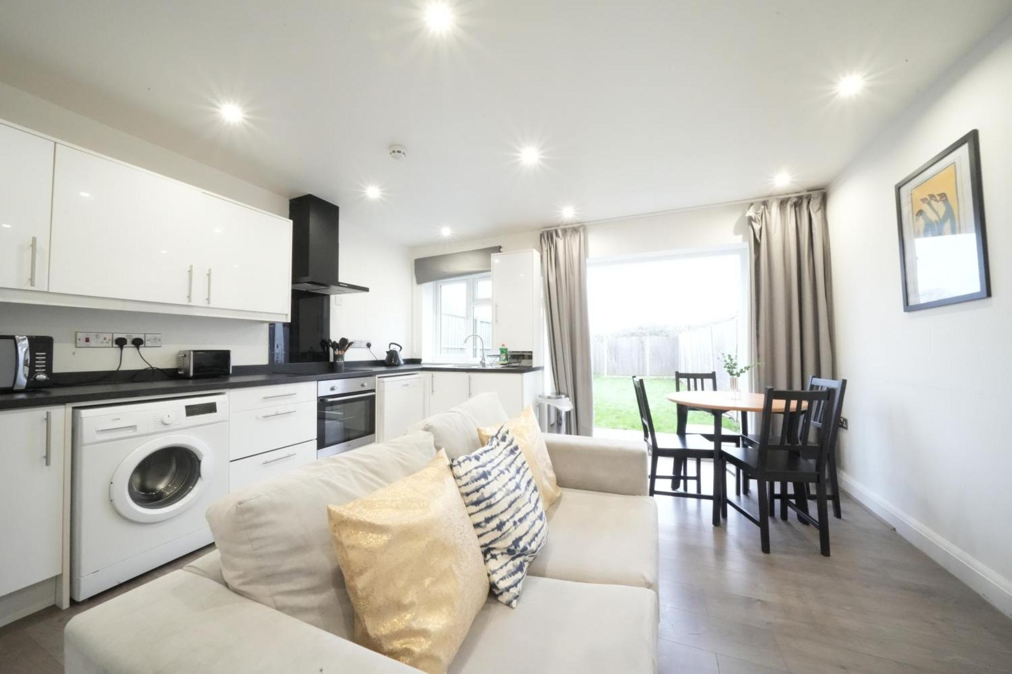Hatton Apartments Heathrow Airport- Free Parking-Free Underground To And From Heathrow Airport Hatton Cross See Picture-See London Fast Hatton Cross To Central London 30Min Dış mekan fotoğraf