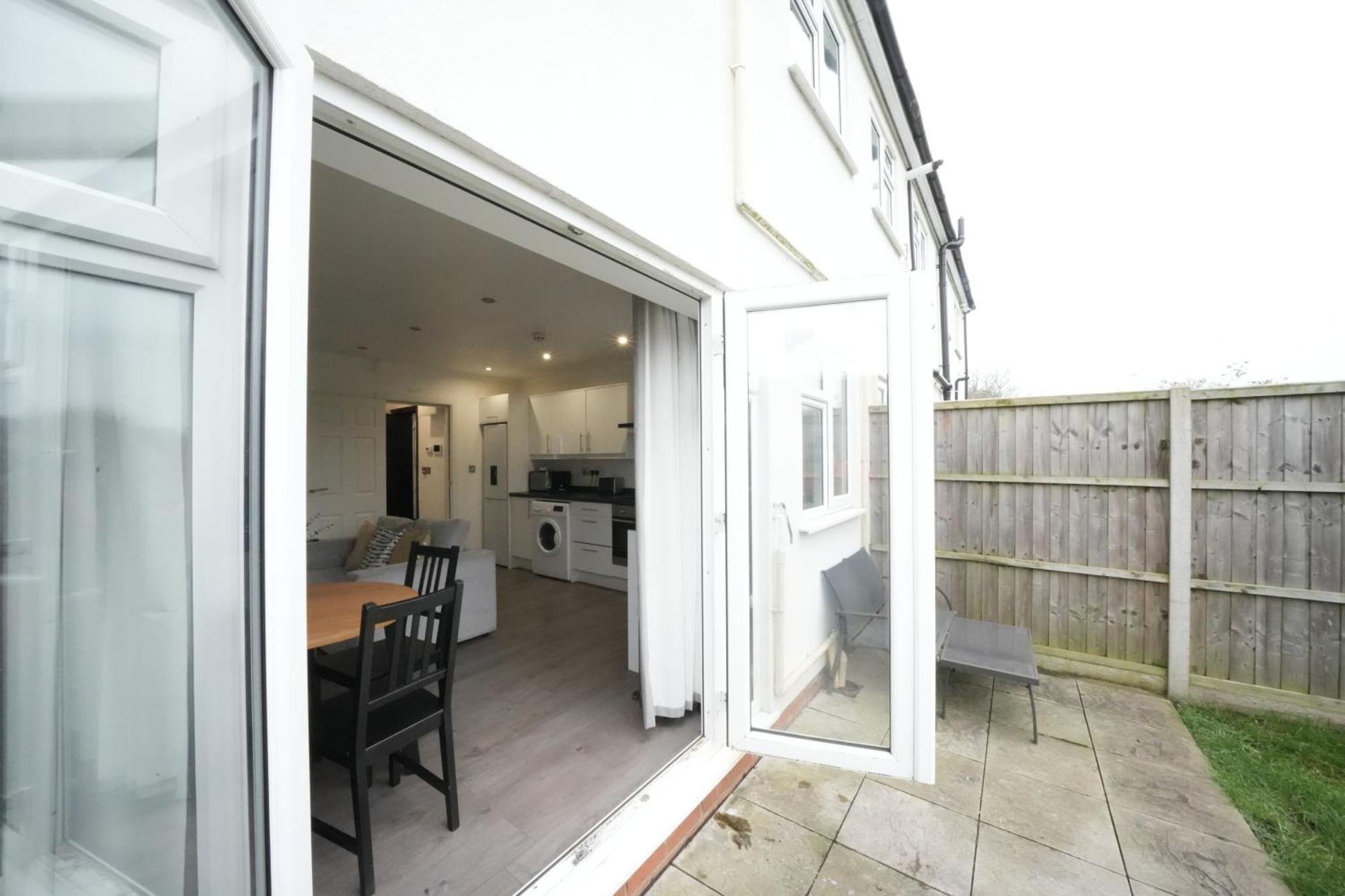 Hatton Apartments Heathrow Airport- Free Parking-Free Underground To And From Heathrow Airport Hatton Cross See Picture-See London Fast Hatton Cross To Central London 30Min Dış mekan fotoğraf