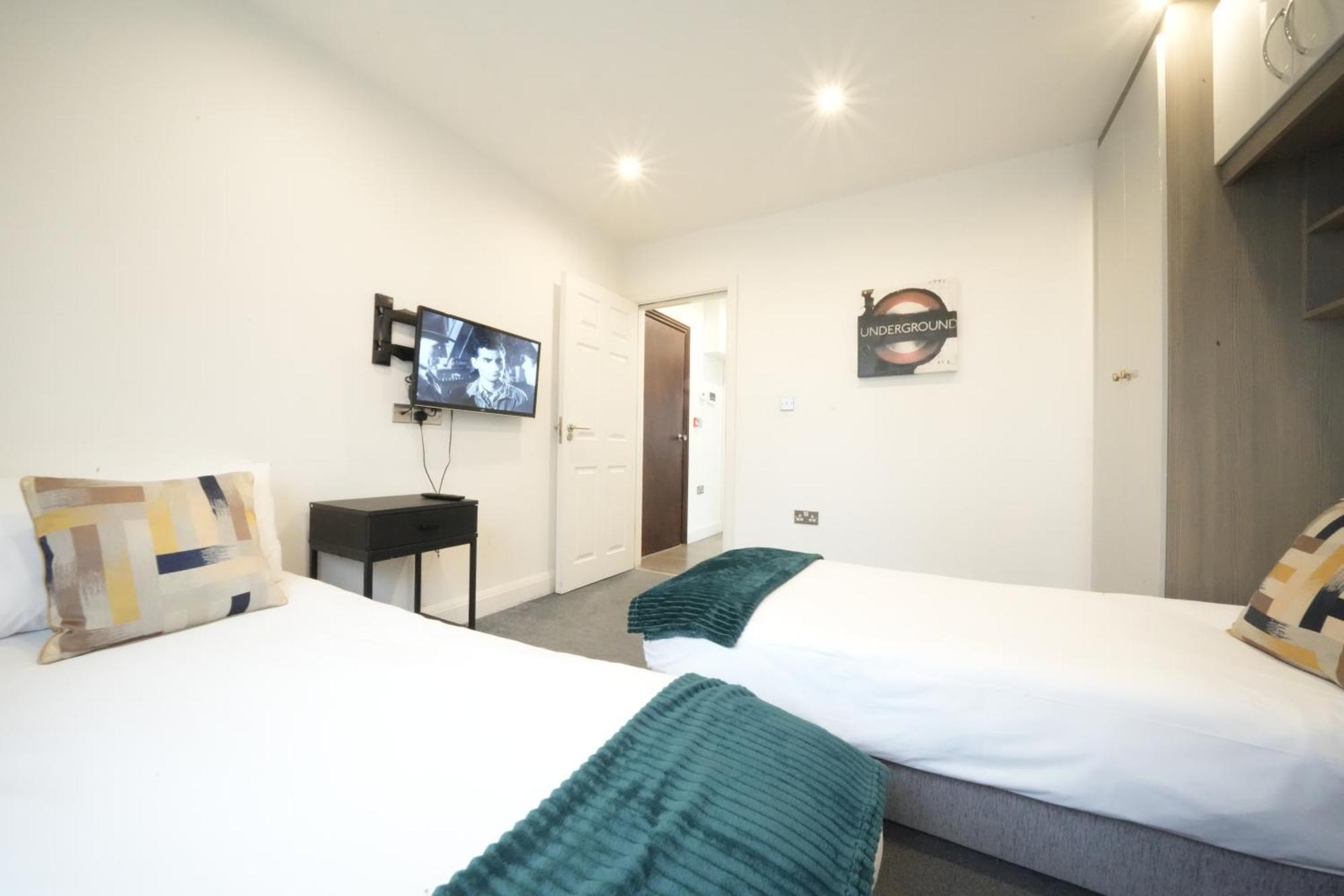 Hatton Apartments Heathrow Airport- Free Parking-Free Underground To And From Heathrow Airport Hatton Cross See Picture-See London Fast Hatton Cross To Central London 30Min Dış mekan fotoğraf