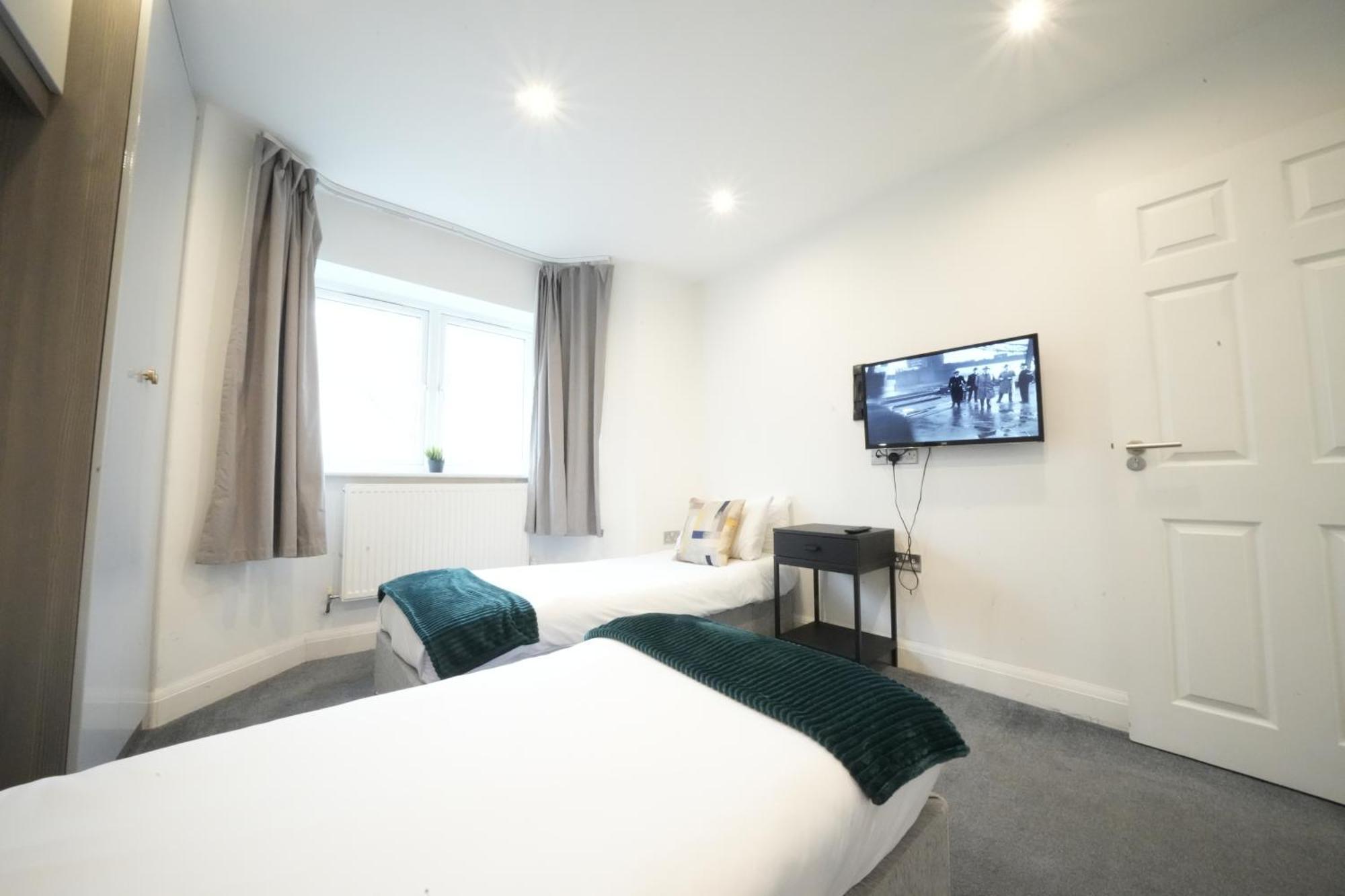Hatton Apartments Heathrow Airport- Free Parking-Free Underground To And From Heathrow Airport Hatton Cross See Picture-See London Fast Hatton Cross To Central London 30Min Dış mekan fotoğraf
